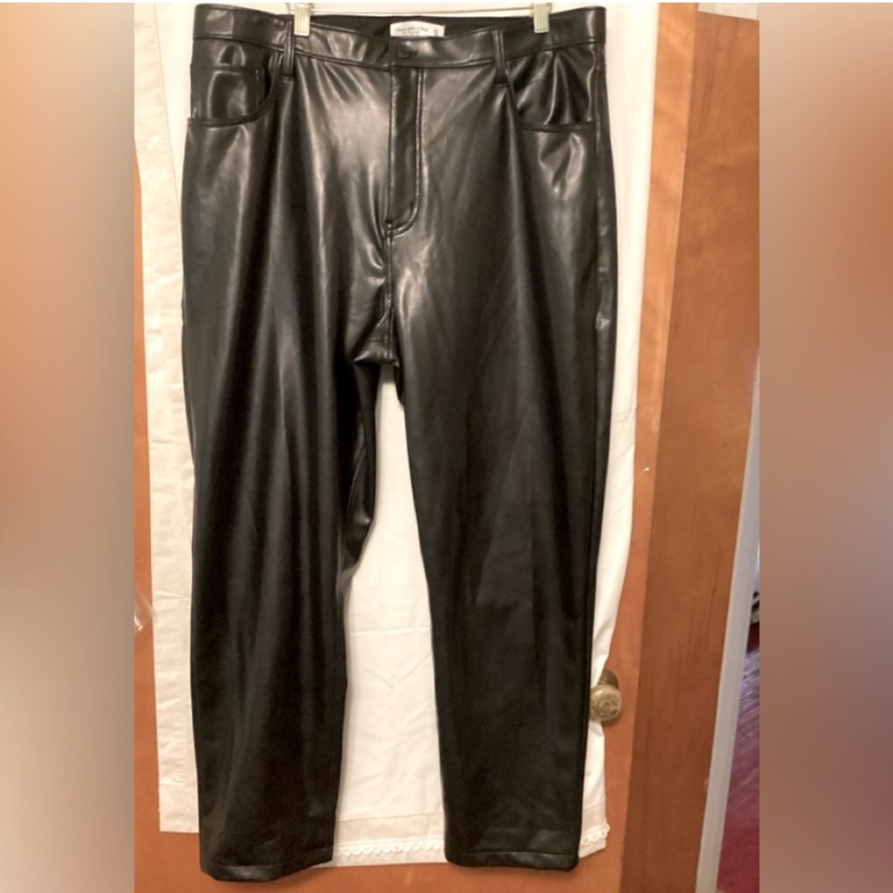 Abercrombie & Fitch “ 90’s Straight Ultra High Rise Pants” SZ 34/18 Curve Love.